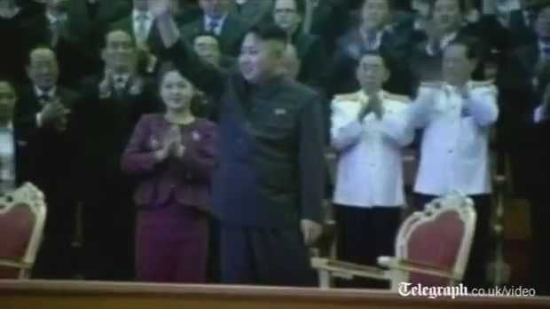 Clip: Kim Jong-un dẫn vợ đi xem hoà nhạc mừng năm mới