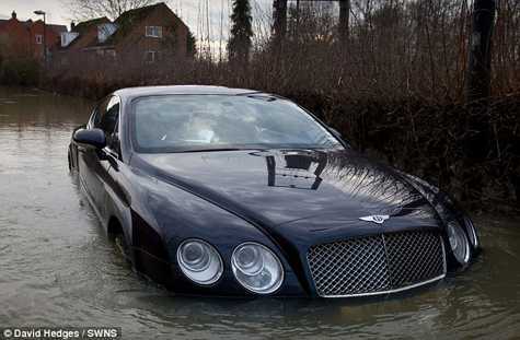 Bentley 6 tỷ của ‘kẻ hà tiện’ tan nát