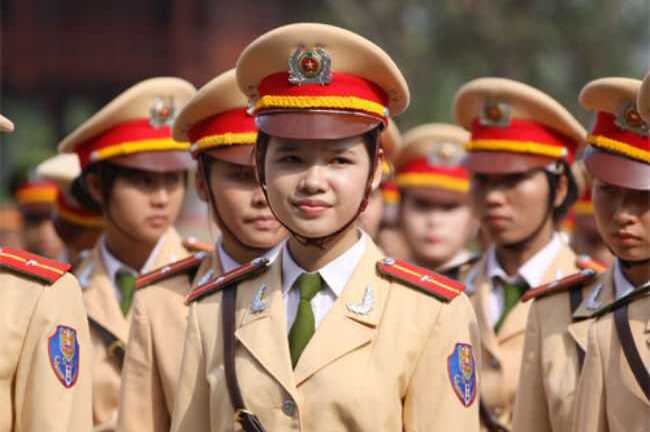 Cộng đồng mạng ‘phát sốt’ vì các nữ CSGT