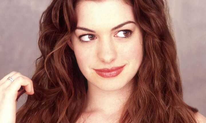 Choáng với tài năng biến hình của siêu sao Hollywood