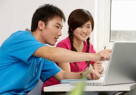 Con gái nhỏ 'yêu' gia sư đẹp trai, bố mẹ ngơ ngác