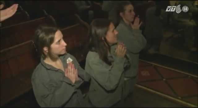 Dân Anh 'phát sốt' vì rạp chiếu phim bí mật quái đản