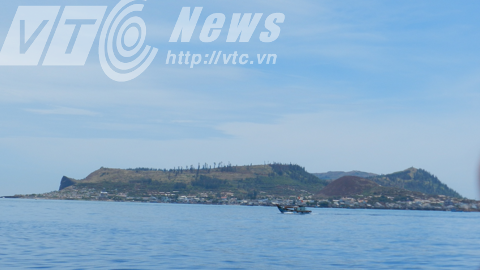 Kéo cáp ngầm vượt biển cấp điện cho Lý Sơn