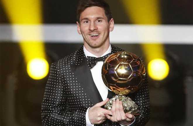 Vượt Ronaldo, Messi lần thứ tư giành Quả bóng vàng