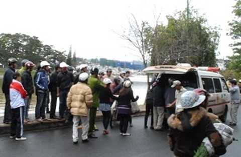 Bất ngờ phát hiện xác người nổi ở hồ Xuân Hương