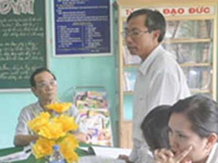 Nữ sinh 'chửi' thầy trên Facebook: Ai sẽ dạy trẻ hư?