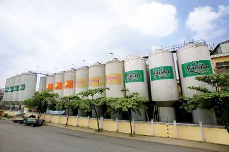 Bia Việt 'sủi bọt' theo vốn ngoại