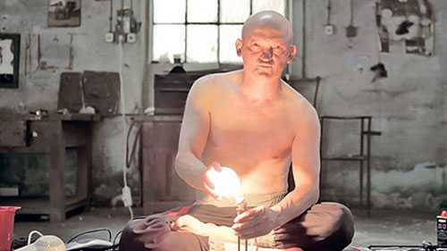 Kỳ lạ người tích điện nấu chín cả thức ăn