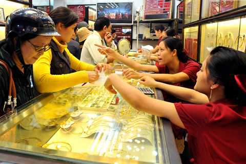 Đổ xô mua vàng nhẫn đóng vỉ thay vàng miếng