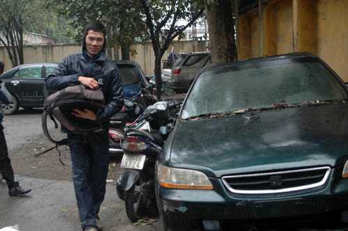 Tận mắt hàng trăm ô tô-xe máy 'sắt vụn' giữa Thủ đô