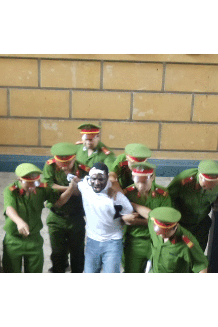 Phi công trẻ cặp máy bay bà già buôn ma túy, lãnh án tù