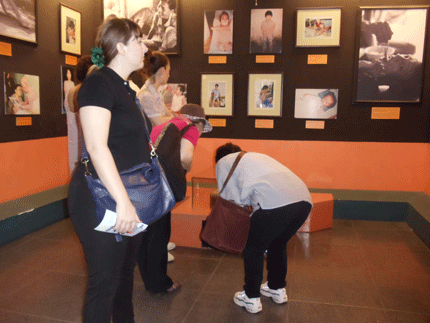 Đắng lòng, mộ thủy tinh giữa bảo tàng