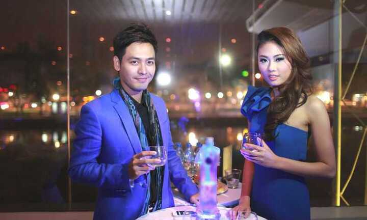 Quán quân Top Model 2012 khoe dáng trong dạ tiệc xanh
