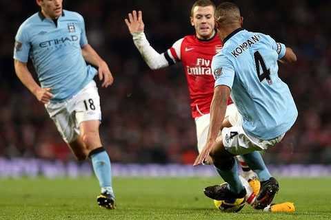 Thẻ đỏ cho Kompany: Lại sai lầm của trọng tài?