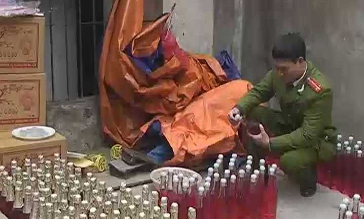 Hà Nội: Rợn người sâm-panh làm từ 100% hóa chất độc hại