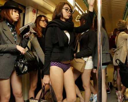 Clip: Thế giới kỉ niệm ngày 'không quần' đi tàu điện