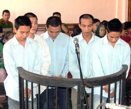 Cướp 1 điện thoại, trả giá 18,5 năm tù