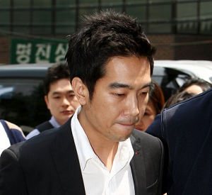 Lộ tin nhắn gạ tình của ca sĩ Hàn Quốc