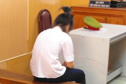 Mâu thuẫn trên mạng, mẹ tử vong, con lãnh án