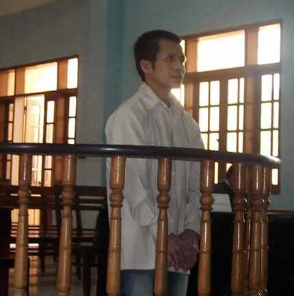 Dụ cho tiền mua sữa, yêu râu xanh hại đời bé 7 tuổi