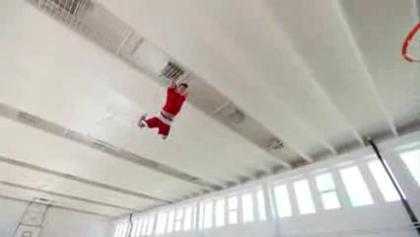 Chơi bóng rổ đẹp mắt như trong truyện Slam Dunk