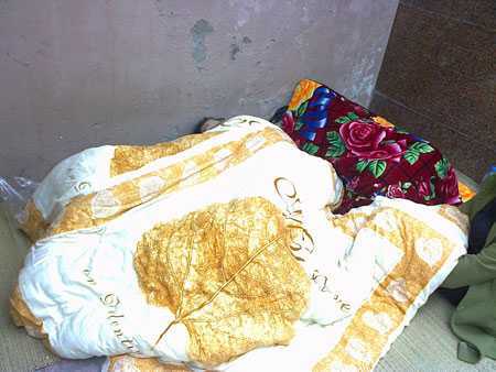 Viện quá tải: Trộm nằm cạnh, ôm, móc hơn 10 triệu đồng