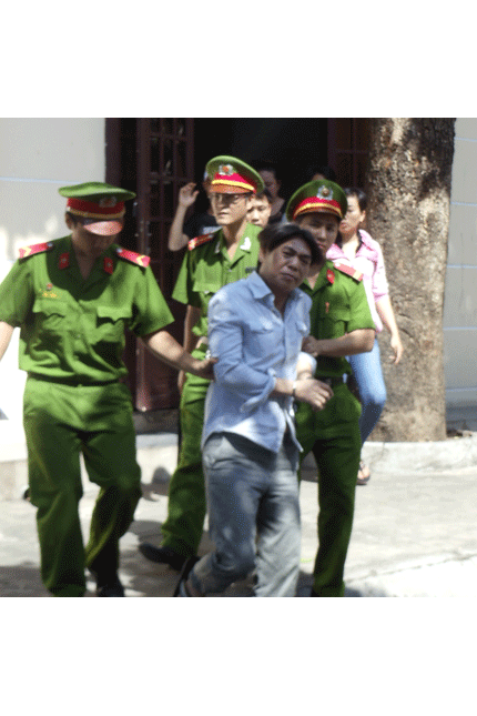 Cha gây án mạng, quặn lòng nỗi đau trẻ thơ