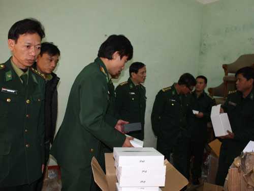 'Vớt được' iPad, iPhone tỷ đồng trên biển Hải Phòng