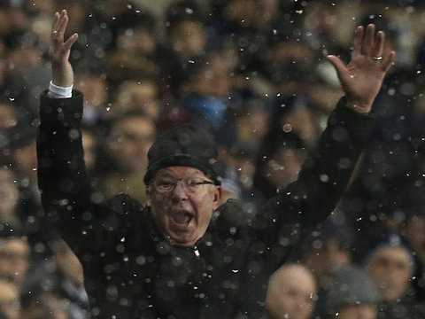 Hòa phút cuối, Sir Alex lớn tiếng đòi penalty