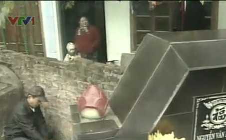 Xóm sống chung với người chết giữa Thủ đô