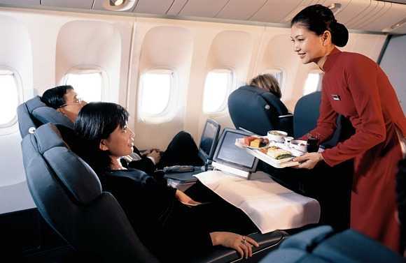 Vietnam Airlines tăng chuyến, nhận chuyển đào, mai Tết