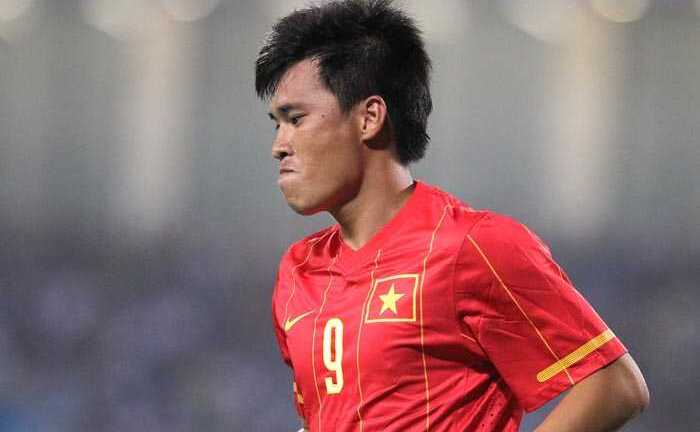 Công Vinh sang Nhật... 'bán bia'?