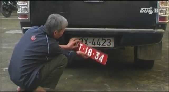 Video: Táo tợn giả xe quân đội chở gỗ lậu quí hiếm