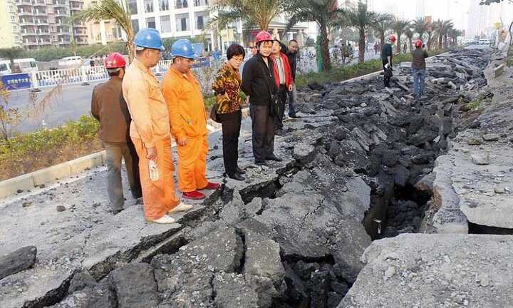 Nổ ống dẫn gas, khu biệt thự bị 'chém' đôi