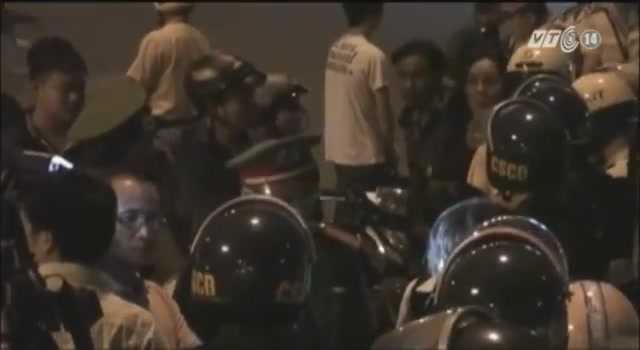 Video: Theo chân cảnh sát truy quét tội phạm trong đêm