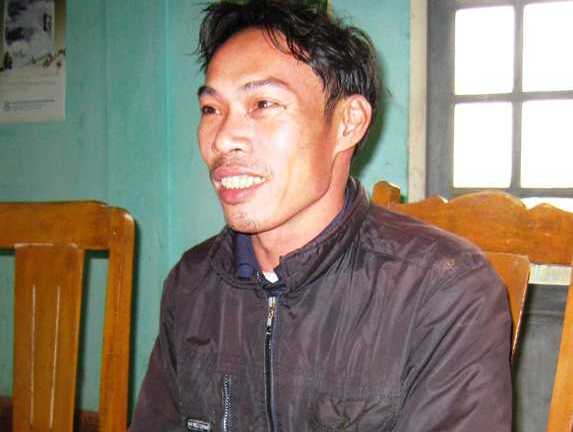 15 tàu cá lai dắt một tàu chở hàng trôi dạt trên biển