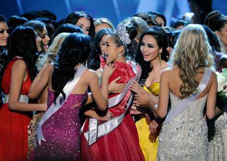 'Đi thi quốc tế, xấu hổ vì hoa hậu Việt bon chen'