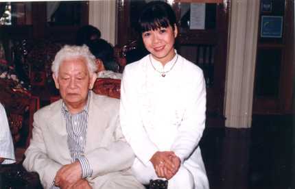 Ánh Tuyết chợt khóc chợt cười nhớ ‘Bố Phạm Duy'