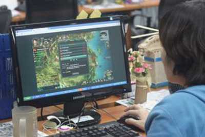 'Lấy cắp giờ làm': Công chức bị ghi hình, phát sóng