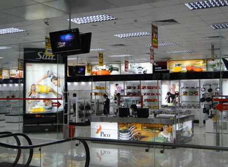 Đua nhau giảm giá ‘khủng’, vì sao vẫn ế hàng?