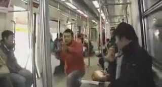 Hài vỡ bụng clip mất điện thoại vì 'oai như cóc'