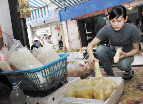 Miến vàng hay miến trắng độc hơn?