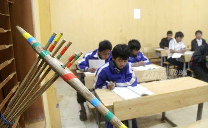 Độc đáo lớp học sáng đèn giữa đêm đại ngàn Tây Bắc