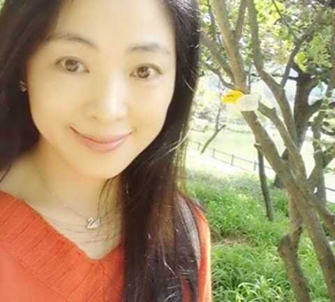 Ngắm người phụ nữ 54 tuổi trẻ như gái 26