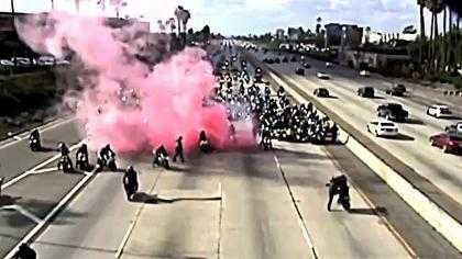 Đem 400 xe phân khối đi cầu hôn gây tắc đường