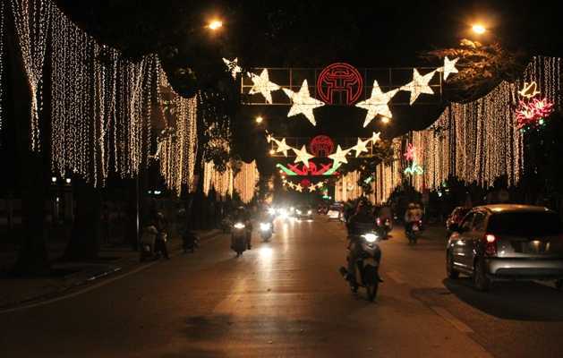Video: Thủ đô Hà Nội đẹp lộng lẫy đón Tết nguyên đán