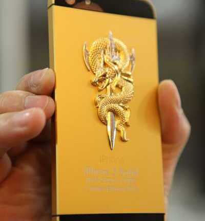 Rắn hổ chúa vàng trên iPhone5 giá 113 triệu đồng