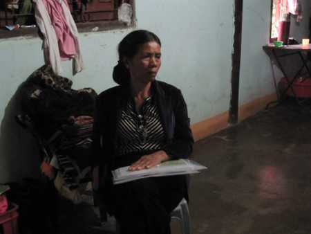 Người phụ nữ nhận việc 'cả làng không ai dám làm'