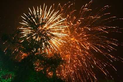 Pháo hoa rợp trời đón năm mới Quý Tỵ