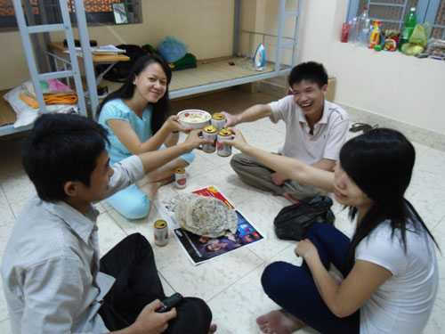 Muôn vẻ sinh viên ăn tết xa quê